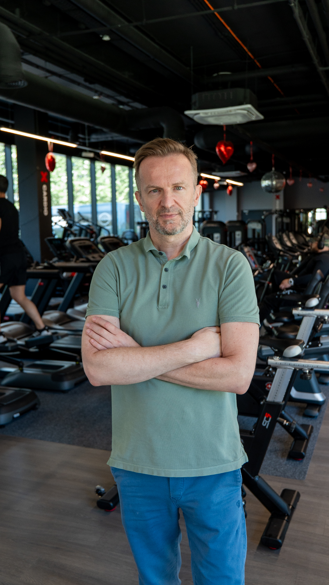 Trener OdNowa Fitness koryguje technikę